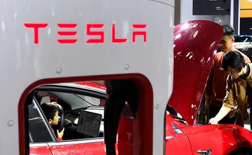 股價(jià)狂飆,券商緊急召開電話會(huì)議,特斯拉概念股投資風(fēng)口追不追?